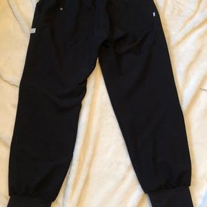 Vuori black joggers